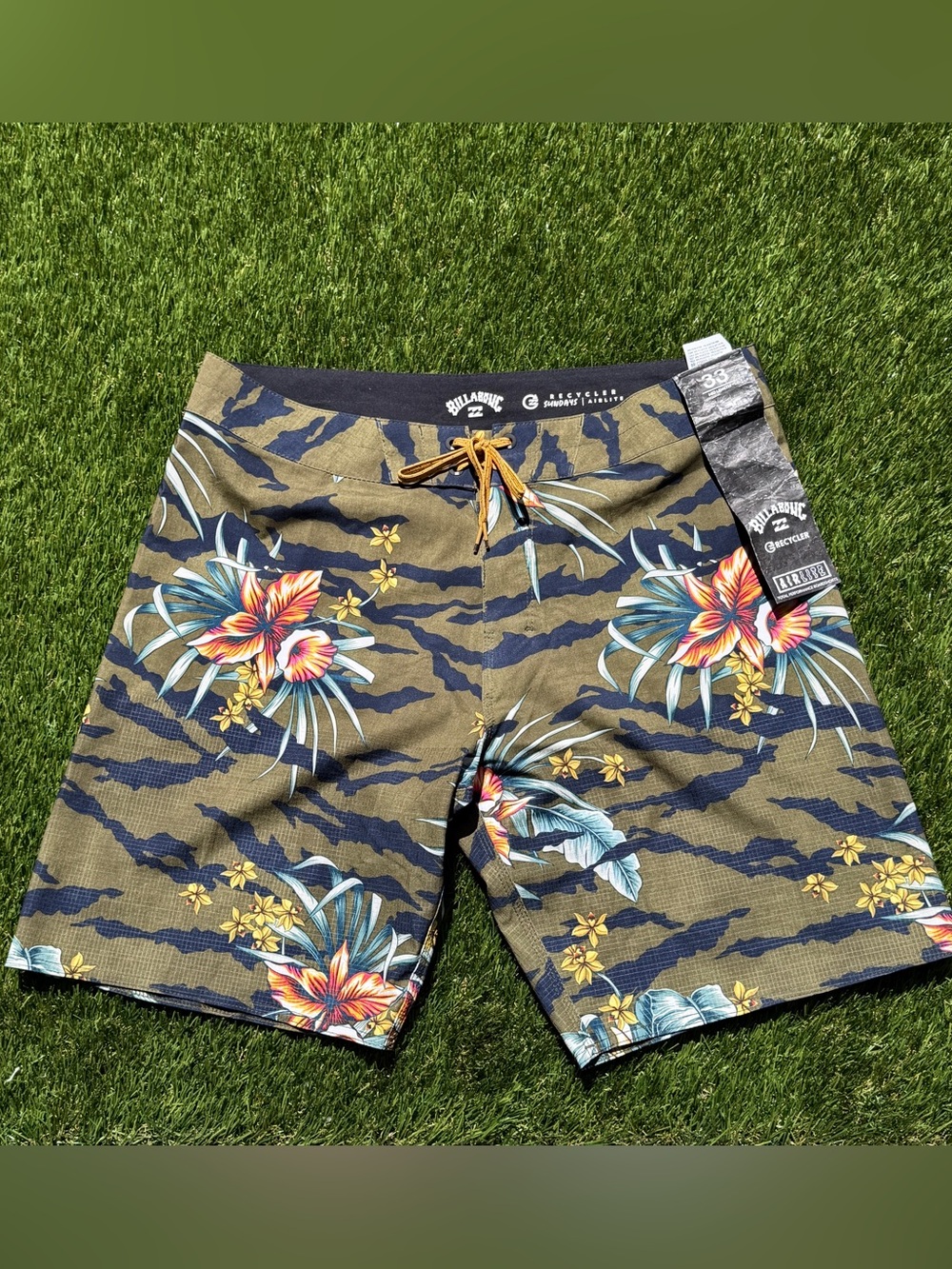 Billabong men’s Performance shorts size 33 new
